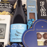 Gavekurv til farsdagen med Silver Mountain Zinfandel rødvin, lakrids, mandler og hjertechokolade