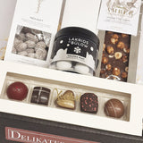 Luksus julekurv med chokolade fra Xocolatl, Lakrids by Bülow og Amber dansk nougat.