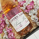 Gavekurv - med lækre Rosé-bobler og chokoladekugler