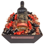 Gavekurv med Stauning Whisky KAOS 70 cl og 20 fyldte chokoladekugler