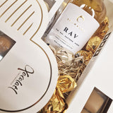 Gavekurv med spirit drink, lakrids, chokolade og mandler
