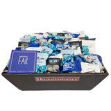 Stor blå gavekurv med flowpacks fra Simply Chocolate, Summerbird, Bagsværd Lakrids og The Mallows