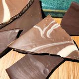 Den perfekte chokolade til eftermiddagskaffen.&nbsp;Denne lækre chokolade&nbsp;er tilført en skøn orangeolie, der giver en dyb og rund appelsinsmag.